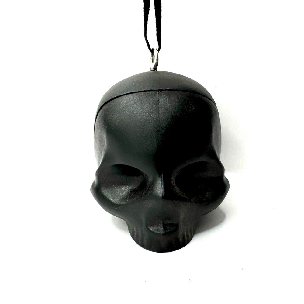 5/$25 Black Skull Rebels Refinery Ornament